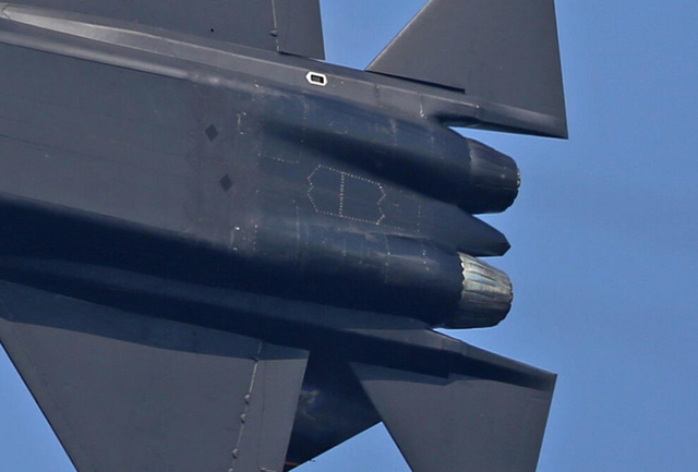 歼31与F35C验证机细节比拼