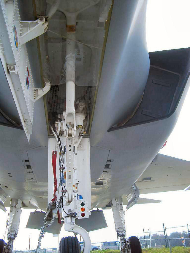 歼31与F35C验证机细节比拼