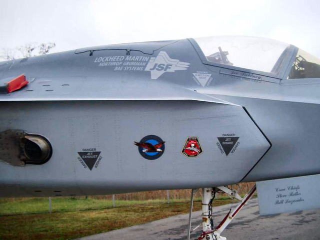 歼31与F35C验证机细节比拼