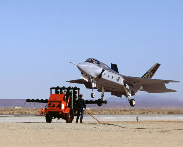 歼31与F35C验证机细节比拼