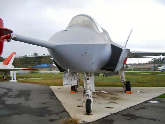 自信源于实力！美军X35C战机露天随便摸随便看