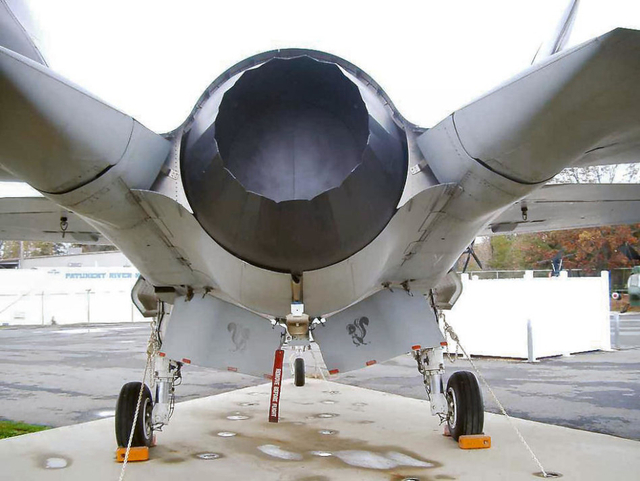 自信源于实力！美军X35C战机露天随便摸随便看