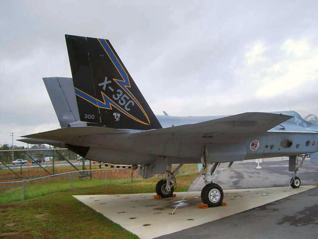 自信源于实力！美军X35C战机露天随便摸随便看