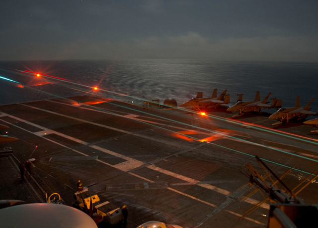 美海军组成双航母编队展示武力 敲叩南海大门