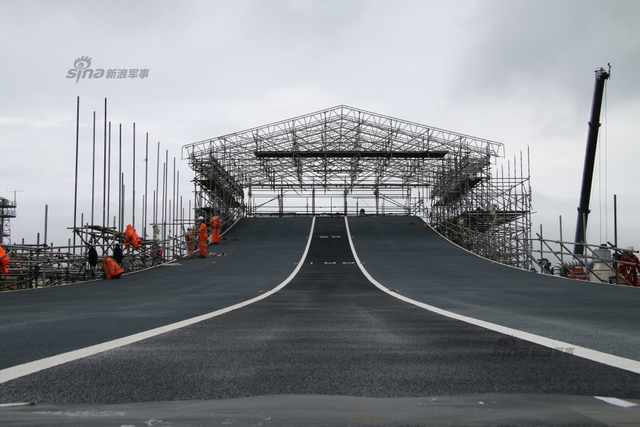 中国和英国航母滑跃甲板大比拼