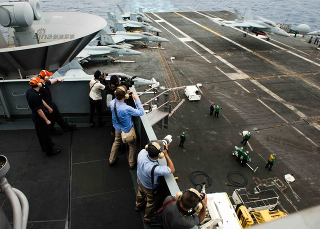 吓唬谁呢？美日印舰队靠近南海举行联合军演