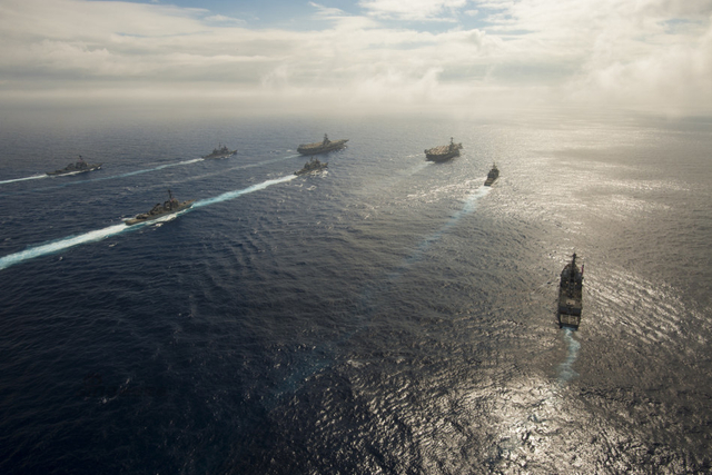 卷土重来！美国海军双航母编队逼近南海巡航