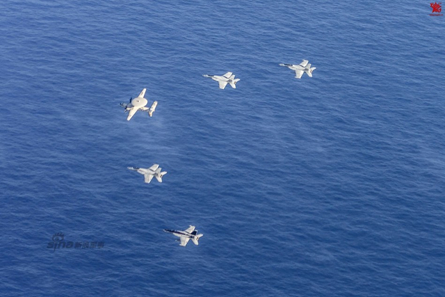 还想来南海？美航母战机群密集编队飞行秀战力