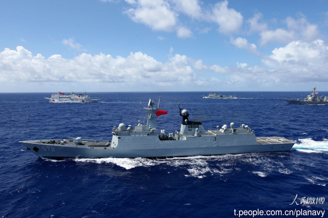 阵势真大!中美战舰在太平洋组成庞大混编舰队