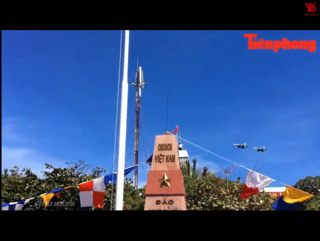 越南空军最强苏30战机飞越中国南子岛