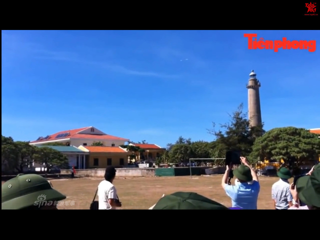 越南空军最强苏30战机飞越中国南子岛