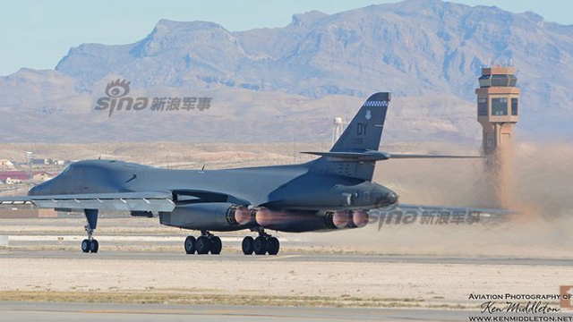 美B1轰炸机部署澳威胁中国舰艇