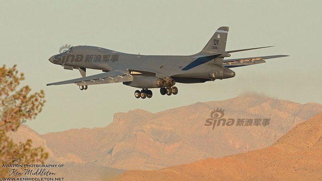 美B1轰炸机部署澳威胁中国舰艇