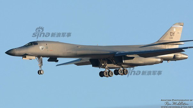 美B1轰炸机部署澳威胁中国舰艇