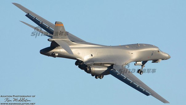 美B1轰炸机部署澳威胁中国舰艇