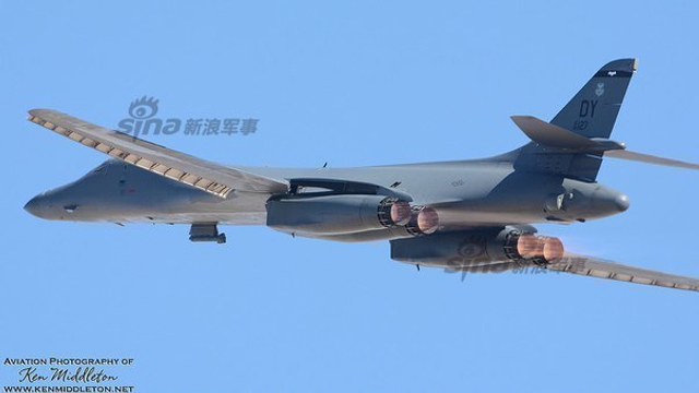 美B1轰炸机部署澳威胁中国舰艇