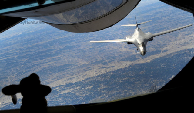 美B1轰炸机部署澳威胁中国舰艇