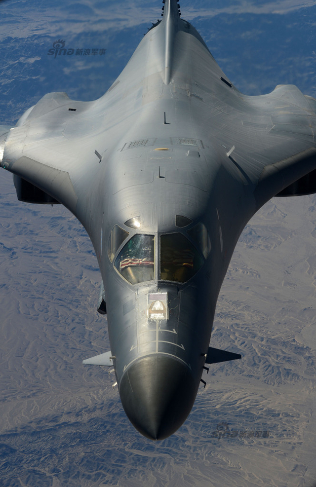 美B1轰炸机部署澳威胁中国舰艇