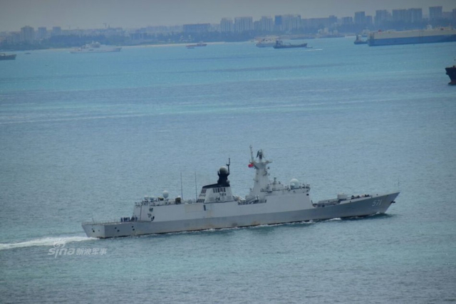 中国海军潜舰编队通过马六甲海峡