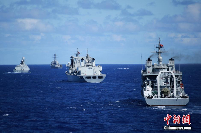 亮剑太平洋！中国海军编队首次海上航行补给