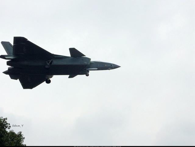 第2架空军涂装歼20试飞