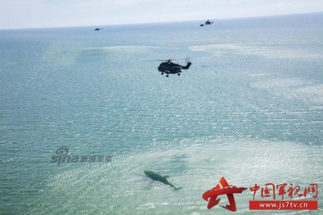 42军武直10赴南海演习