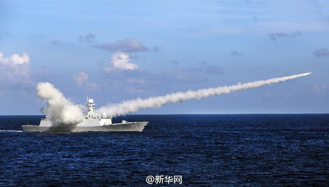 海军在南海举行实兵对抗演习 吴胜利现场指导
