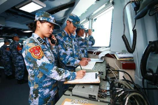 海军在南海举行实兵对抗演习 吴胜利现场指导