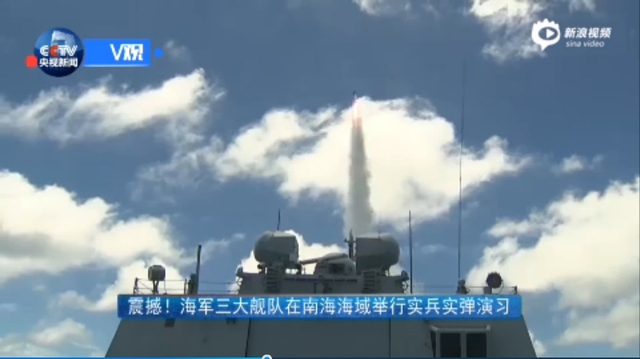 海军在南海举行实兵对抗演习 吴胜利现场指导