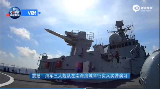 海军在南海举行实兵对抗演习 吴胜利现场指导