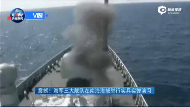 海军在南海举行实兵对抗演习 吴胜利现场指导