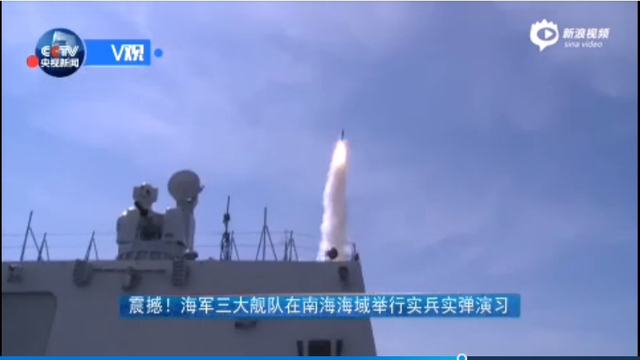 海军在南海举行实兵对抗演习 吴胜利现场指导