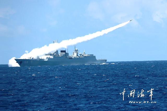 我海军三大舰队举行演习