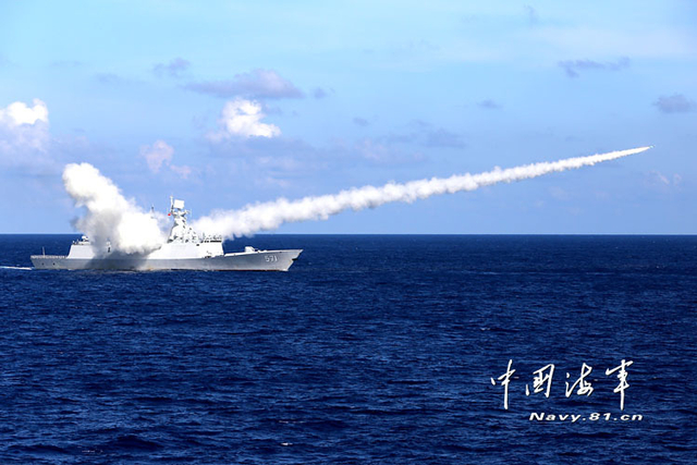 亮剑南海 中国海军三大舰队举行实弹对抗演习