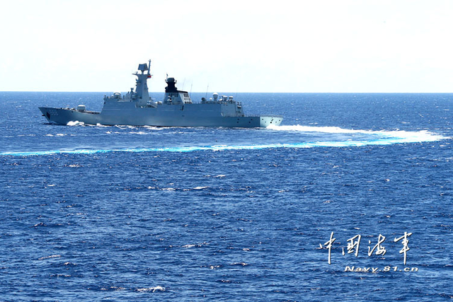 亮剑南海 中国海军三大舰队举行实弹对抗演习