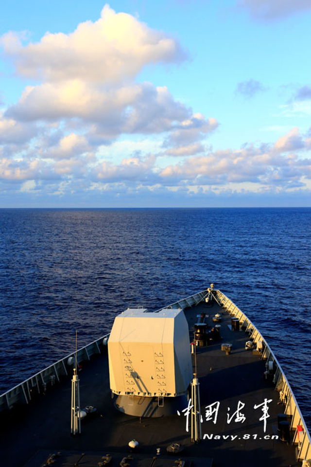 亮剑南海 中国海军三大舰队举行实弹对抗演习