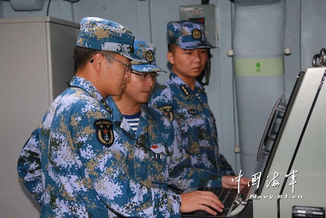 亮剑南海 中国海军三大舰队举行实弹对抗演习