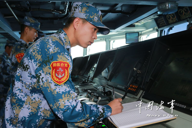 亮剑南海 中国海军三大舰队举行实弹对抗演习