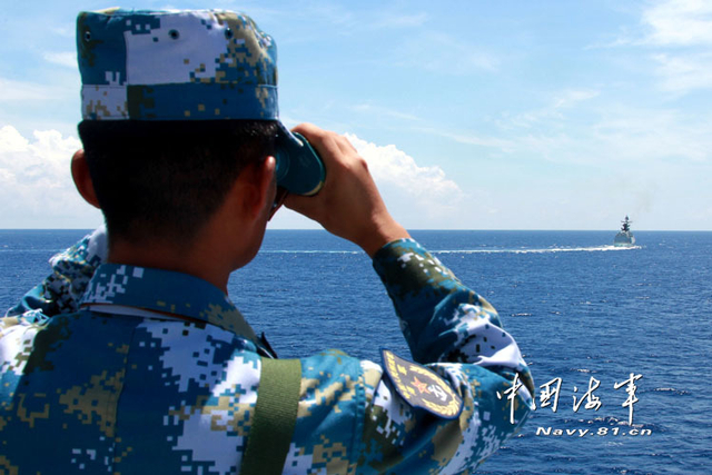 亮剑南海 中国海军三大舰队举行实弹对抗演习