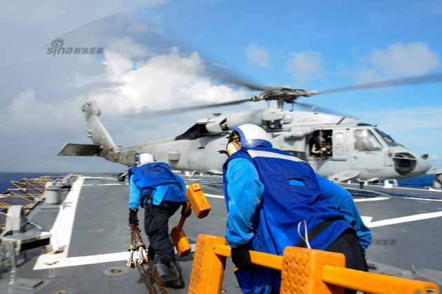 玩得挺嗨皮!美军驱逐舰在南海补给操演忙战备