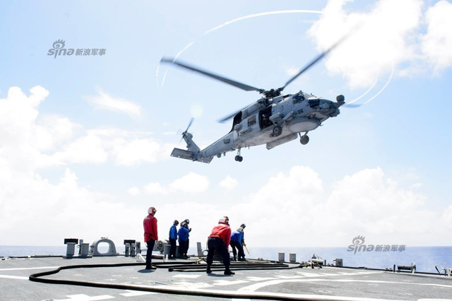 玩得挺嗨皮!美军驱逐舰在南海补给操演忙战备