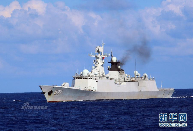 中美南海演习对比：解放军射导弹 美军轻松