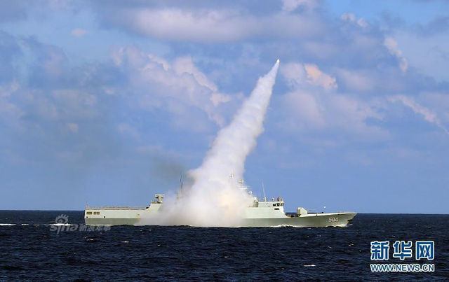 中美南海演习对比：解放军射导弹 美军轻松