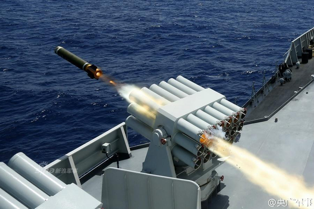 中美南海演习对比：解放军射导弹 美军轻松