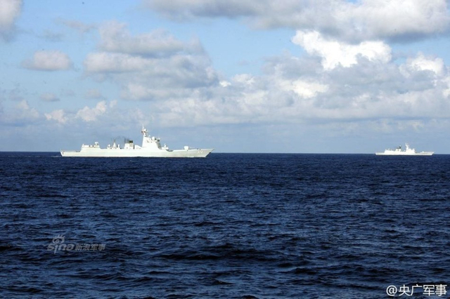 中美南海演习对比：解放军射导弹 美军轻松