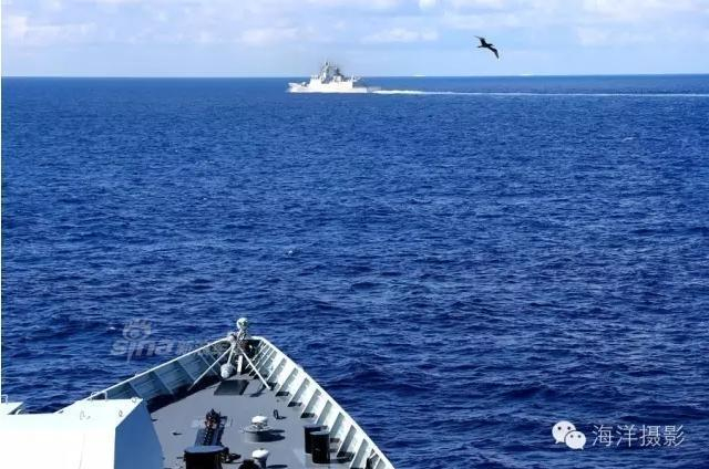 中美南海演习对比：解放军射导弹 美军轻松