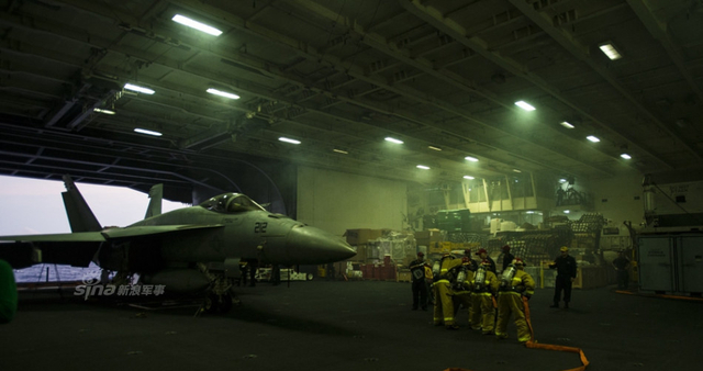 中美南海演习对比：解放军射导弹 美军轻松