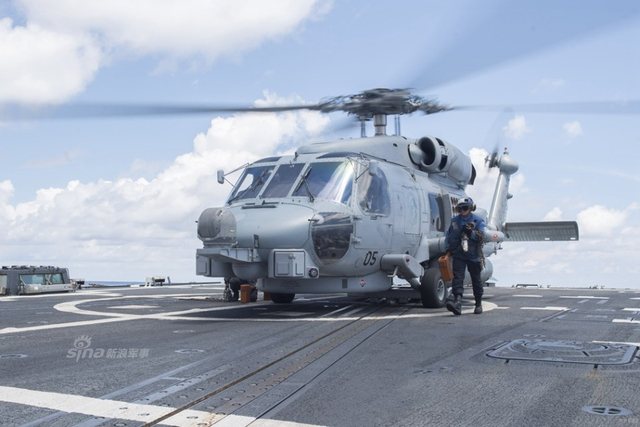 中美南海演习对比：解放军射导弹 美军轻松