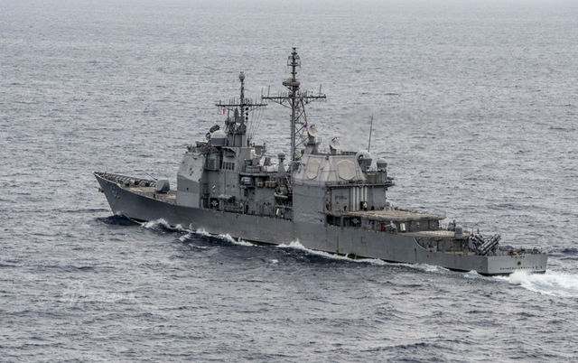 中美南海演习对比：解放军射导弹 美军轻松