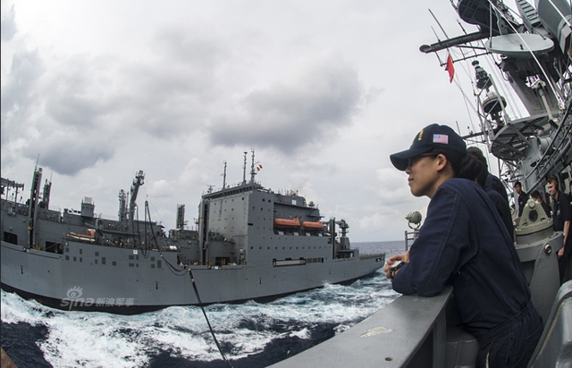 中美南海演习对比：解放军射导弹 美军轻松